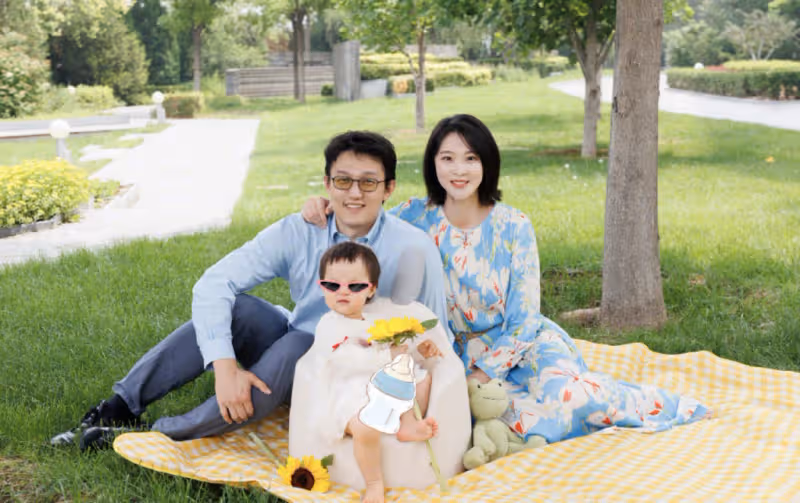 前女排隊長惠若琪曬全家福,慶祝結婚5周年,被學霸老公甜摟懷中