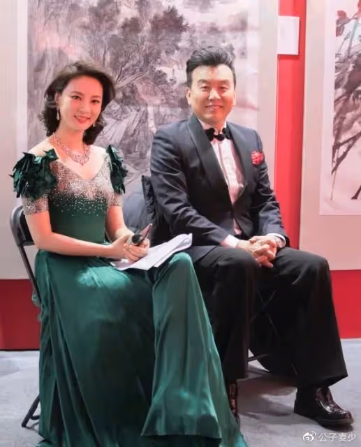 央視劉芳菲遠赴埃及!身材苗條優雅像仙女,隱退3年46歲仍單身