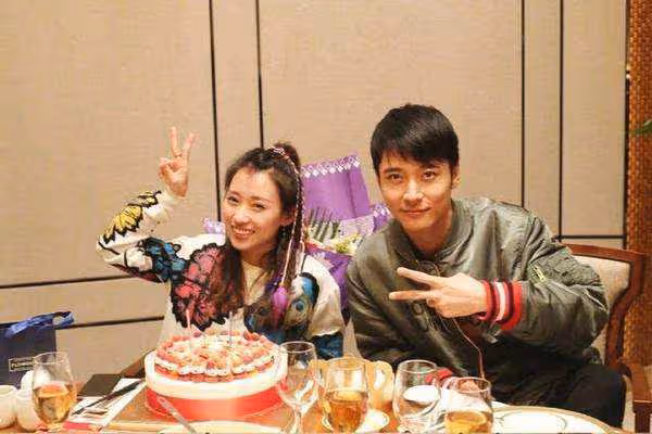 洪欣張丹峰官宣離婚,二人鬧僵相互指責,畢瀅發聲遭網友們吐槽