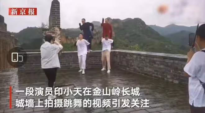 印小天惹爭議!泰國街頭誇張熱舞路人一臉疑惑,其精神狀態引擔憂