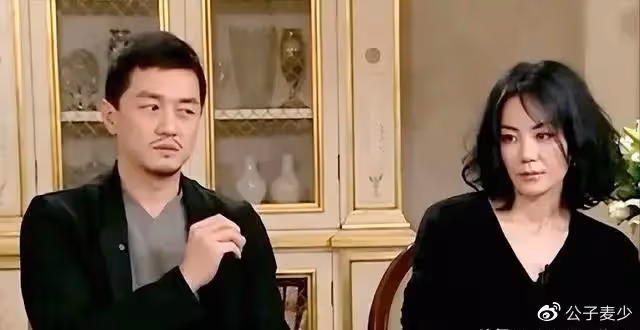 李亞鵬滯留機場!飛機高鐵被限只能坐綠皮,10年前王菲離開是對的
