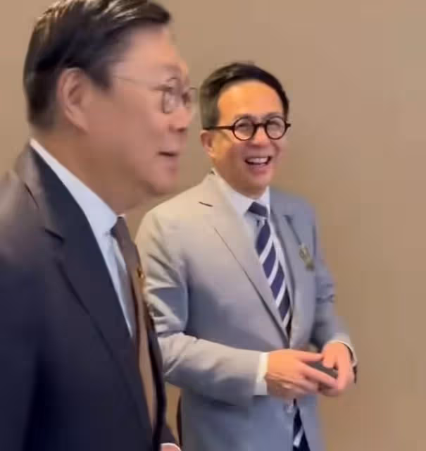 56歲李澤楷罕露面,與力捧藝人切蛋糕笑開懷,跟郭嘉文很久沒互動