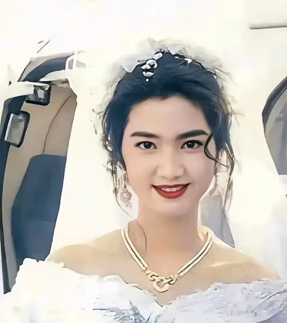 「戀愛腦」洪欣的半生:未婚生子,被7個男人甩,被小奶狗騙色