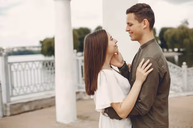 婆婆找坐月子兒媳報銷旅遊費,被兒子一本離婚證甩臉上:做個人吧