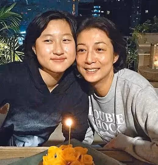 小龍女吳卓林:與愛妻超市購物,被數落不敢回嘴,疑似生活不如意