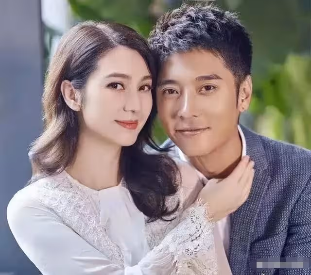 洪欣張丹峰官宣離婚疑撕破臉!畢瀅忙回應,三人2天前剛同桌吃飯