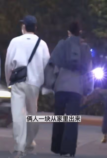 井柏然劉雯再同框,兩人一同離開家入住酒店,全程雙手緊牽超好嗑