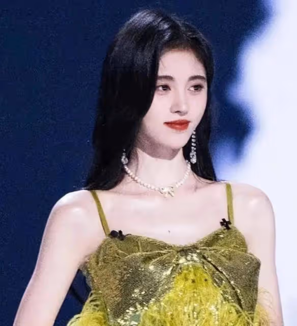 好的身材比例對形象有多重要？看1米5和1米7女生穿同款，你就懂了