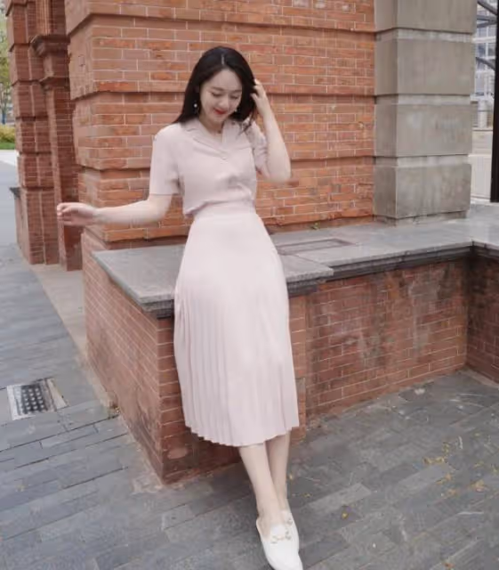 看了上海街拍才發現：不染彩發、不露腰露腿，才是氣質女孩的打扮