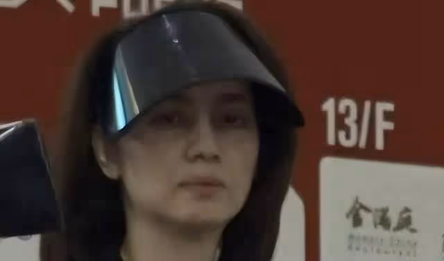 洪欣離婚後首次現身,微笑面對鏡頭,九個字表明態度
