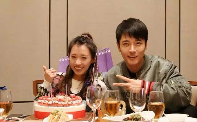 洪欣張丹峰離婚了, 果然不是每對都是蔡少芬和張晉