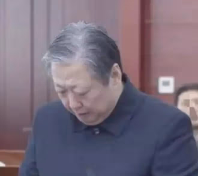菸草副局長受賄9000萬，家裡藏3000瓶茅台，被抓時還在喝50年茅台