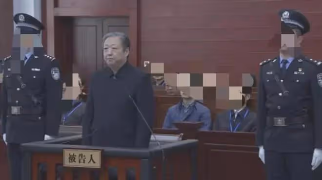 菸草副局長受賄9000萬，家裡藏3000瓶茅台，被抓時還在喝50年茅台