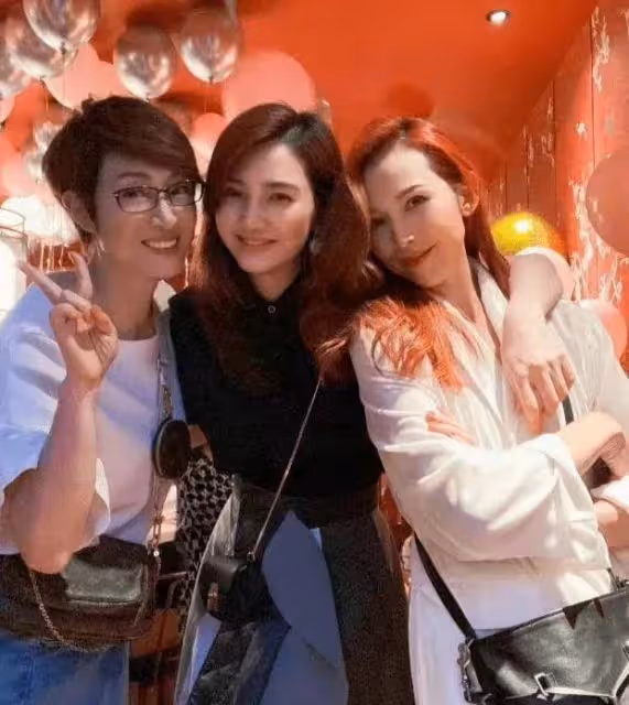 洪欣半夜官宣離婚無果,張丹峰畢瀅打組合拳闢謠,洪欣疑似被裹挾