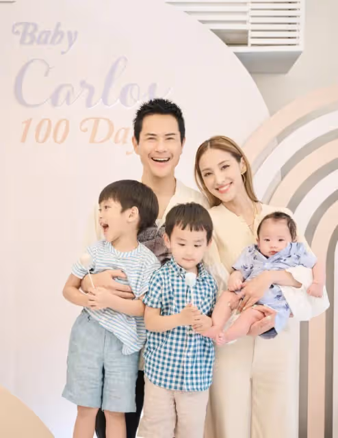 51歲鄭嘉穎曬全家福，為幼子辦party慶祝百日，3個兒子全是高顏值