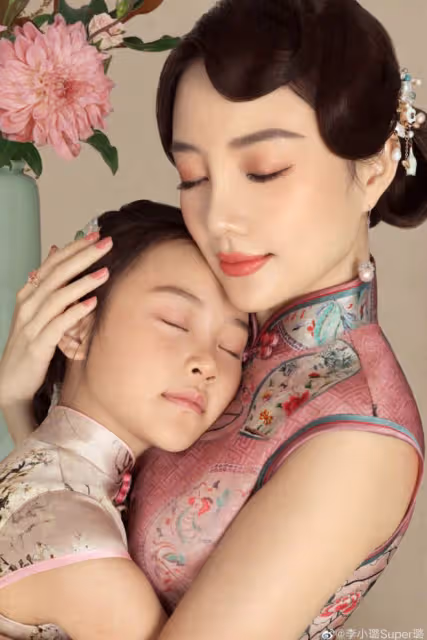 李小璐疑似虐狗，對狗狗做出不當行為，網友指責她教壞了甜馨