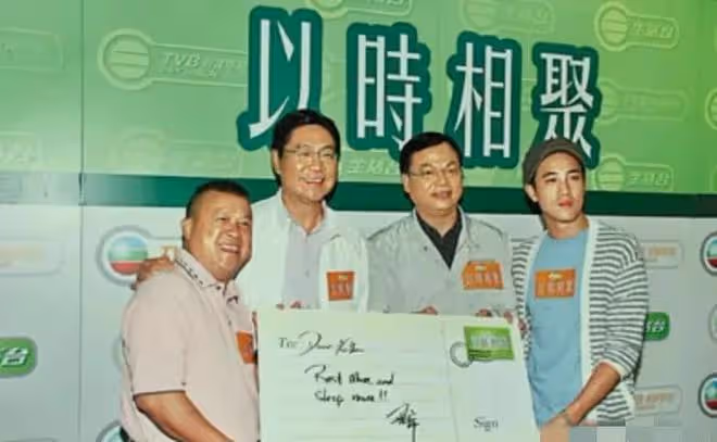 李澤楷穿10萬傑尼亞高定,內地出席活動,網友將其與王思聰作比較