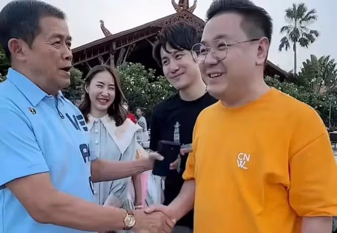 中國網紅大LOGO:到泰國請總理共進晚餐,一個億他信只露面半小時