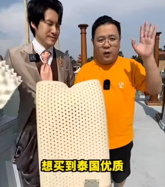 中國網紅大LOGO:到泰國請總理共進晚餐,一個億他信只露面半小時