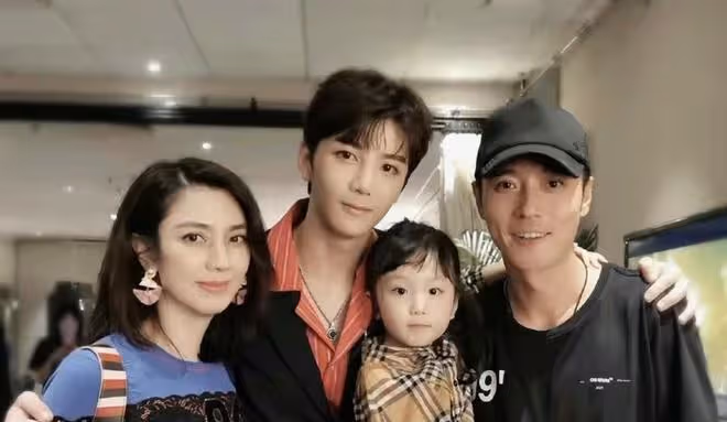 洪欣張丹峰離婚消息霸屏,話題閱讀量上億,蔡少芬曾勸洪欣不要嫁