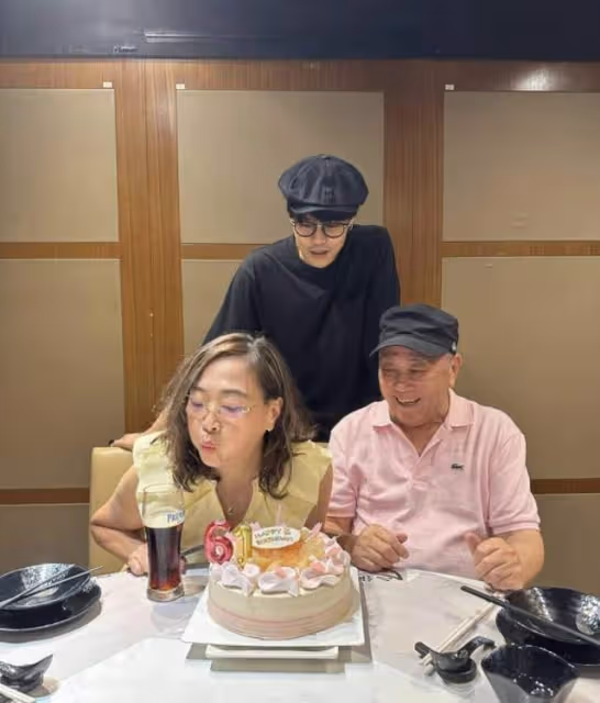 知名港星攜子為愛妻慶生!61歲壽星狀態大勇,兒子已經入行多年
