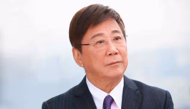 知名港星攜子為愛妻慶生!61歲壽星狀態大勇,兒子已經入行多年