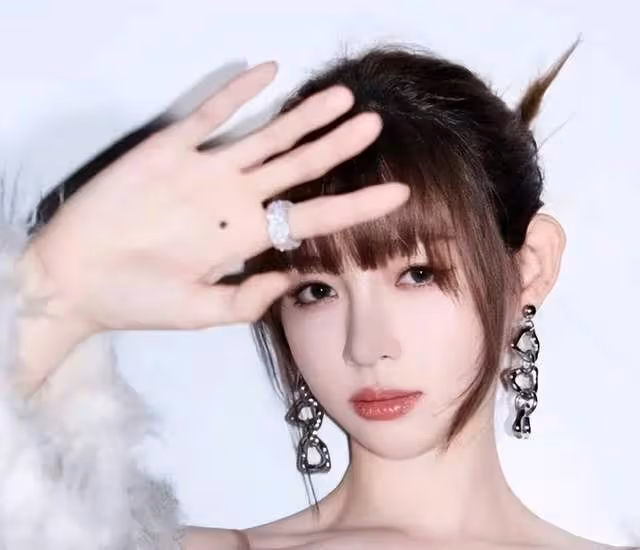 痞幼被爆曾在韓國當外圍,談戀愛被騙一個億,不報警的原因惹深思