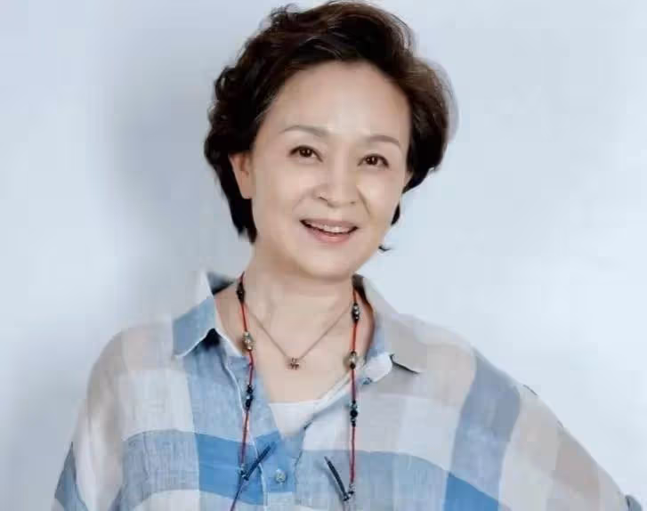 演員劉莉莉:二婚嫁圈外丈夫,靠「巧姑」成名,65歲依舊很美