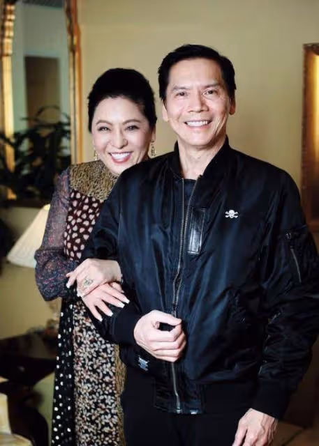 路人鏡頭下的向太:肥胖蒼老醫美痕跡很重,再有錢也擋不住自然衰老