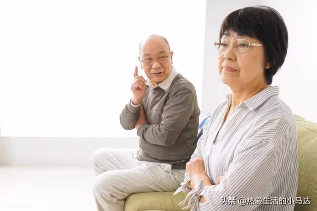 妻子50歲就退休回家躺平,我一氣之下提出AA制,沒想到她比我更狠