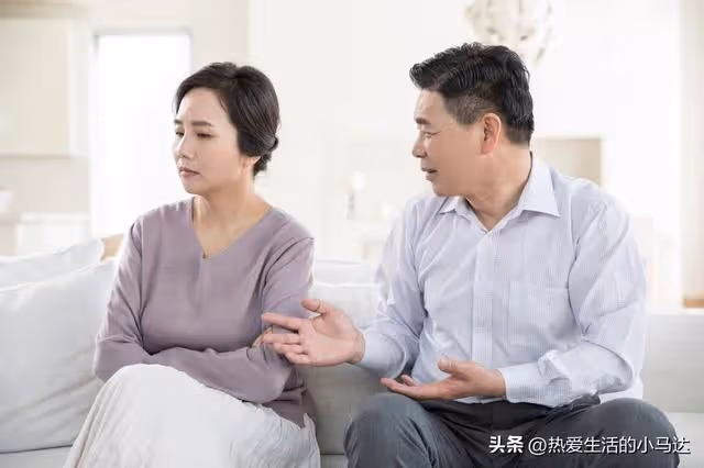 妻子50歲就退休回家躺平,我一氣之下提出AA制,沒想到她比我更狠