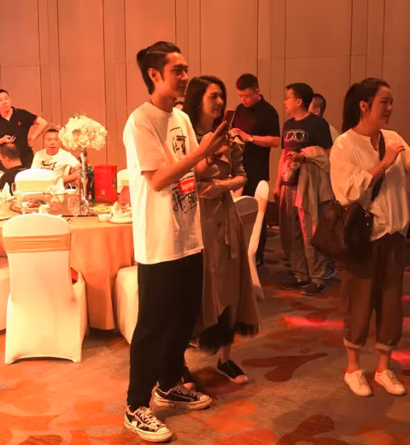 曝洪欣張丹峰離婚原因:五一和畢瀅出遊被抓包,孩子生病無人管
