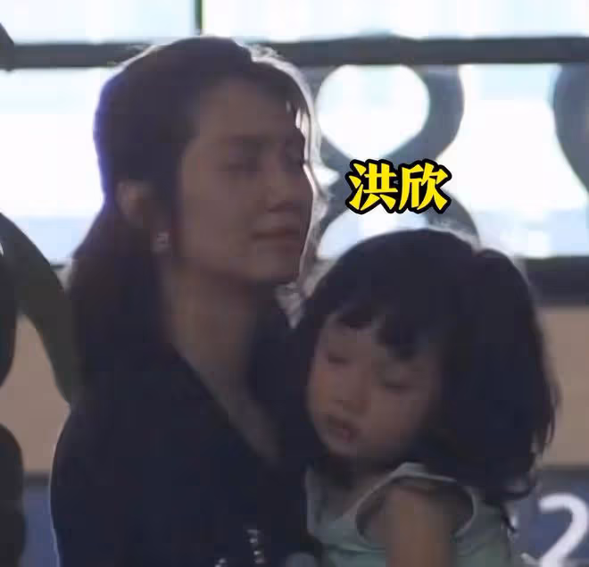 曝洪欣張丹峰離婚原因:五一和畢瀅出遊被抓包,孩子生病無人管