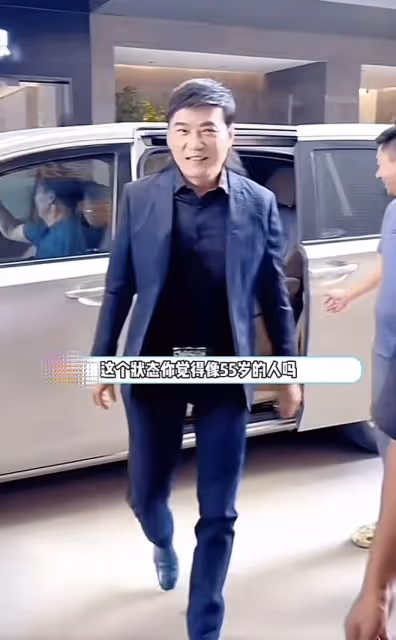 55歲焦恩俊五一仍在工作,走穴撈金好辛酸,男神身材顏值依然能打
