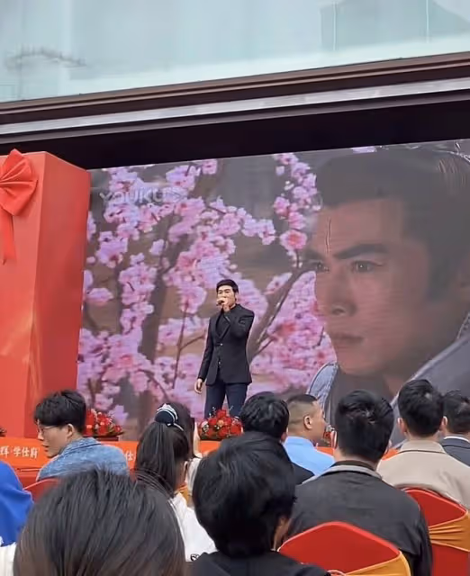 55歲焦恩俊五一仍在工作,走穴撈金好辛酸,男神身材顏值依然能打