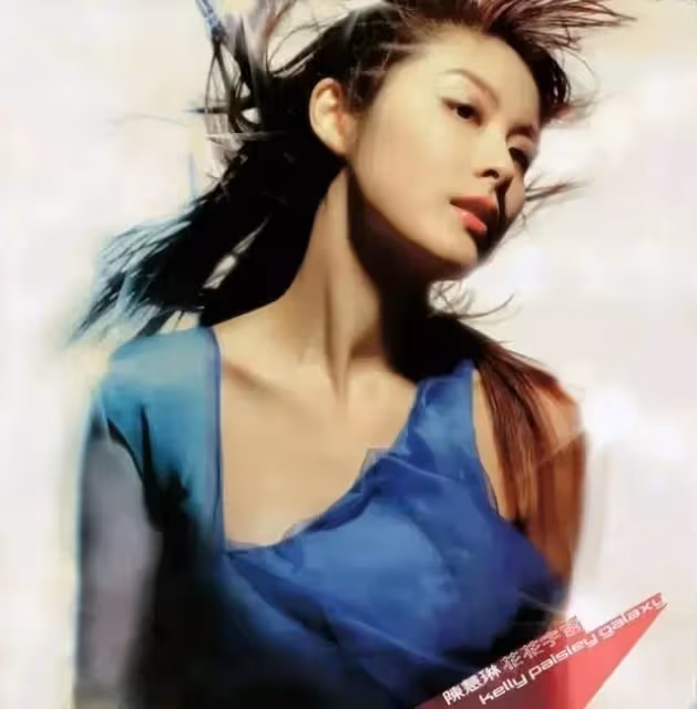她是身家百億的天后，坐擁20多棟豪宅，家裡堆滿珠寶，卻騙孩子13年家裡沒錢，網友：太刺激了！