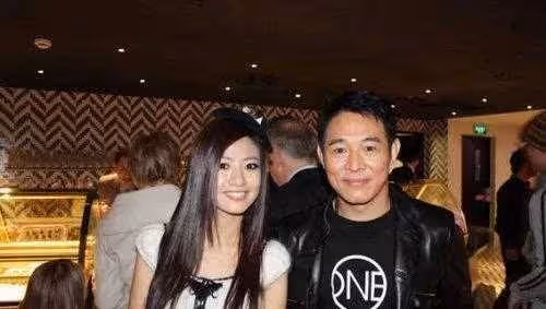 丈夫和小三挑婚紗，忍耐許久的她「留下2個幼兒」從28樓一躍而下，遺書揭露「豪門婚姻深似海」！