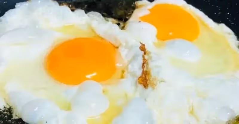煎雞蛋時，第一步不是倒油，學會正確做法，雞蛋外焦里嫩，不粘鍋