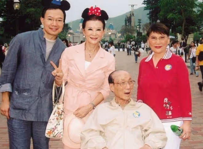 知名富婆與小15歲老公打情罵俏!曾埋怨沒夫妻生活,79歲狀態回春
