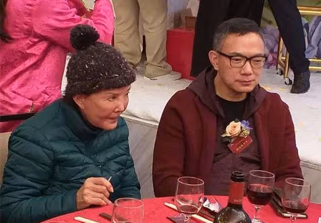 知名富婆與小15歲老公打情罵俏!曾埋怨沒夫妻生活,79歲狀態回春