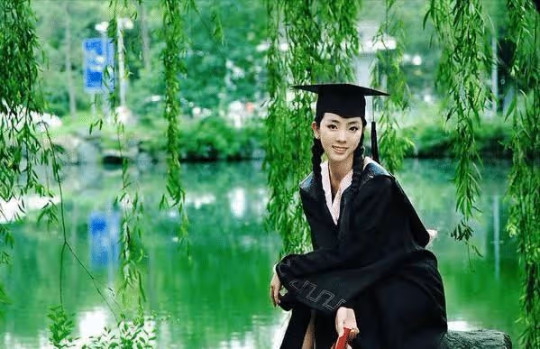 李思思和張蕾同為美女主持人,為何李思思的人氣更高