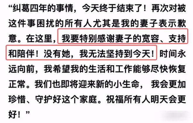 劉強東章澤天公園散步,男方臉色暗淡顯憔悴,章澤天緊摟老公手臂