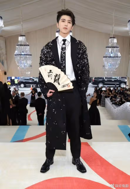 2023年Met Gala紅毯,亞裔明星鬥豔,卡戴珊姐妹身高差吸睛