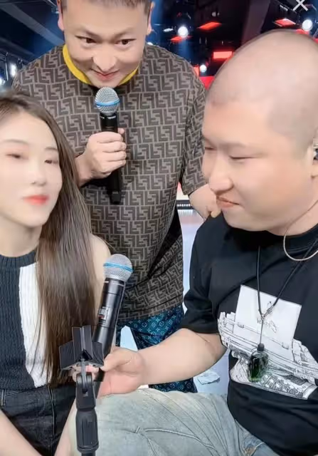 多部門強強聯手,大網紅二驢被永久封禁,只因直播間做錯了一件事