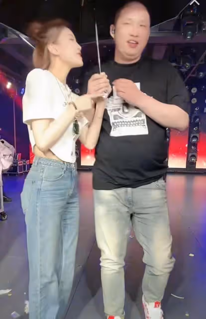 多部門強強聯手,大網紅二驢被永久封禁,只因直播間做錯了一件事