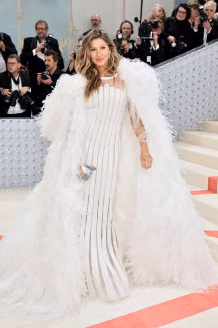 Met Gala:蔡徐坤拿扇子獲好評,宋慧喬公主切超美,賀聰眼妝搶鏡