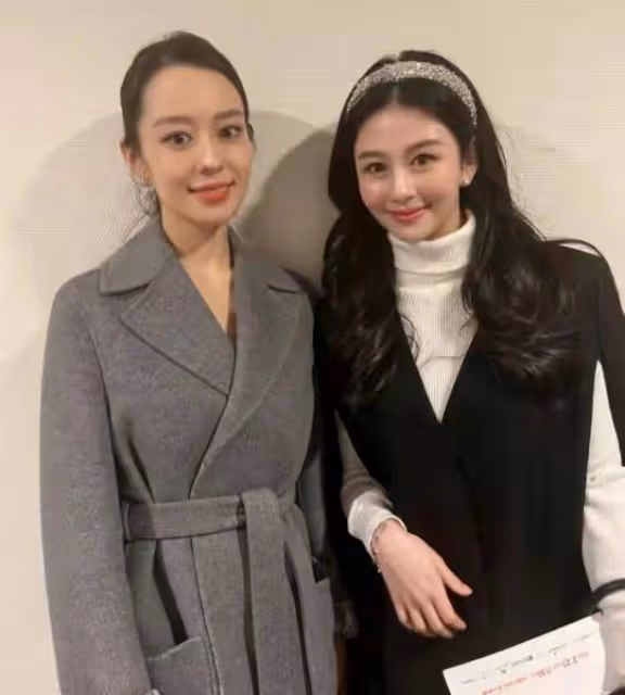 邱淑貞女兒參加郎朗演唱會！她與吉娜名人范進賢合影，美顏攻打媽媽