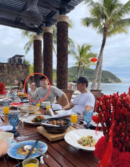 沈騰祖孫三代三亞度假，妻子奶奶風打扮比丈夫還壯碩，兒子大變樣