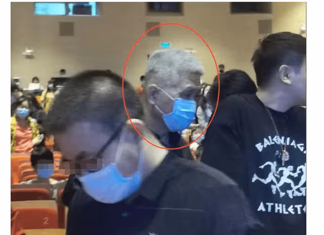 52歲還能被師父惦念,石富寬現身於謙話劇現場,馬未都作陪