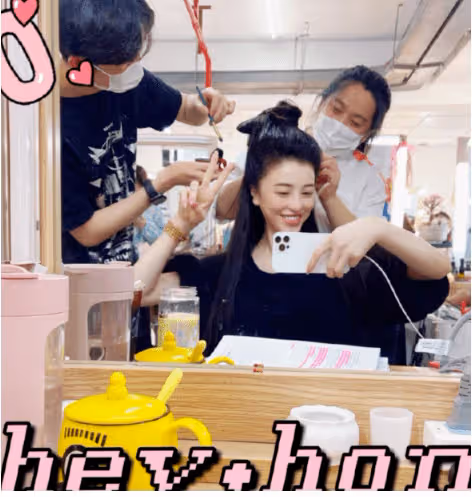 劉翔前妻葛天曬巨型玫瑰,橫店拍戲古裝造型美到爆,皮膚白到發光